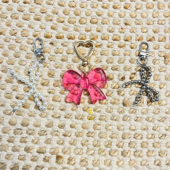 Coach Pink Leather corner zip Wristlet purse & pearl bead bow Charm - Picture 4 of 4